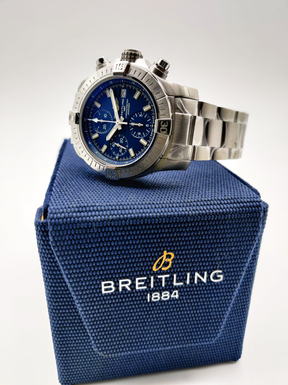Breitling Avenger Chronograph 43 mm A13385101C1A1