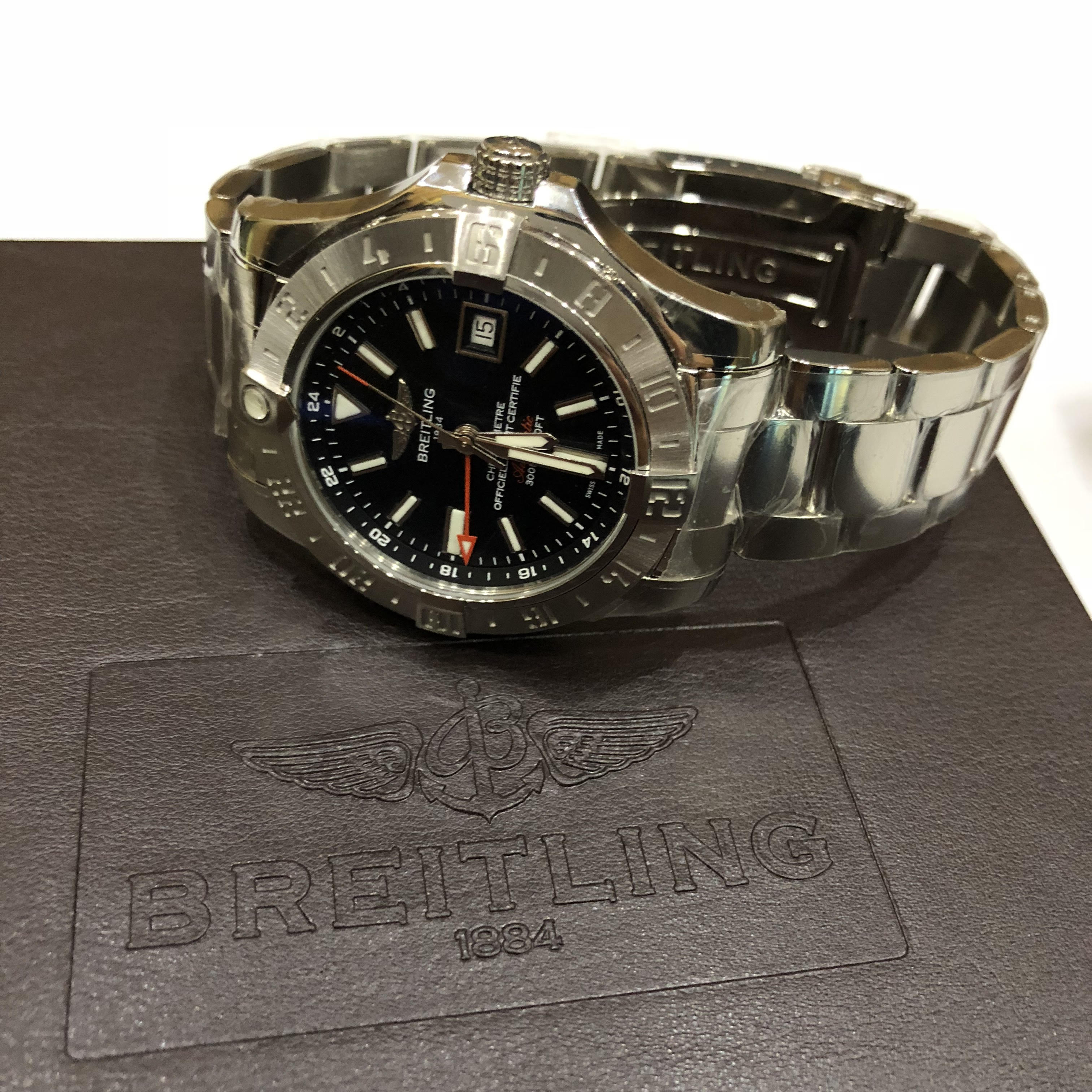 Breitling Avenger II GMT 43 mm  A3239011/BC35/170A