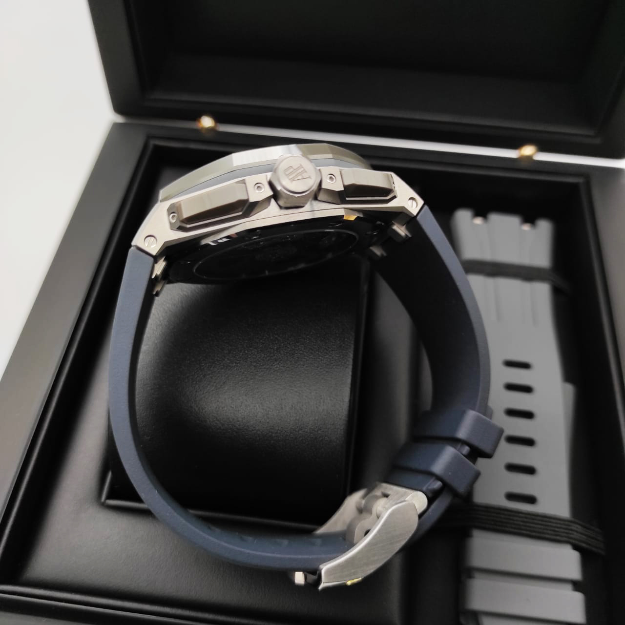Audemars Piguet Royal Oak Offshore Chronograph 43 mm 26420IO.OO.A009CA.01
