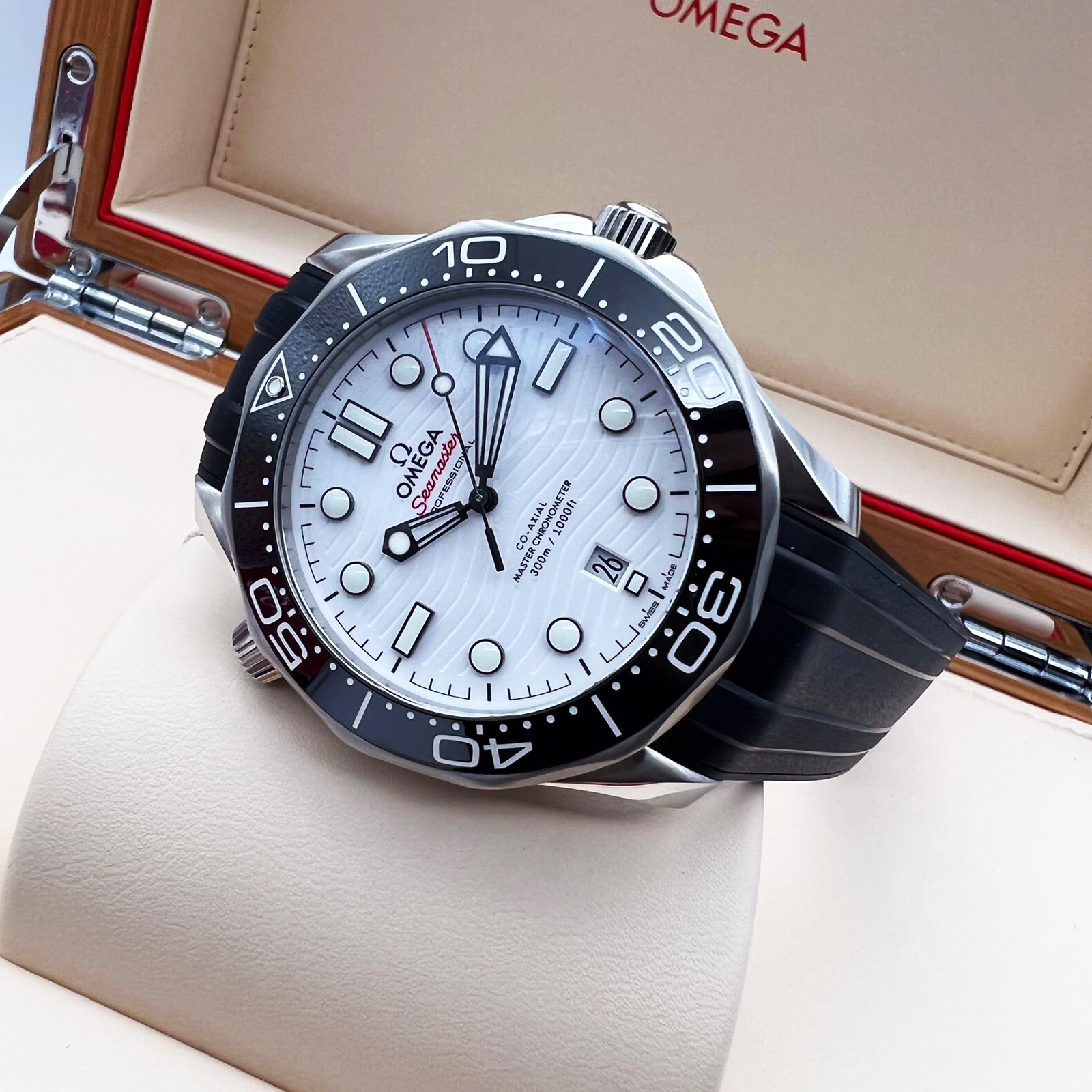 Omega Seamaster Diver 300M Co-Axial Master Chronometer 210.32.42.20.04.001
