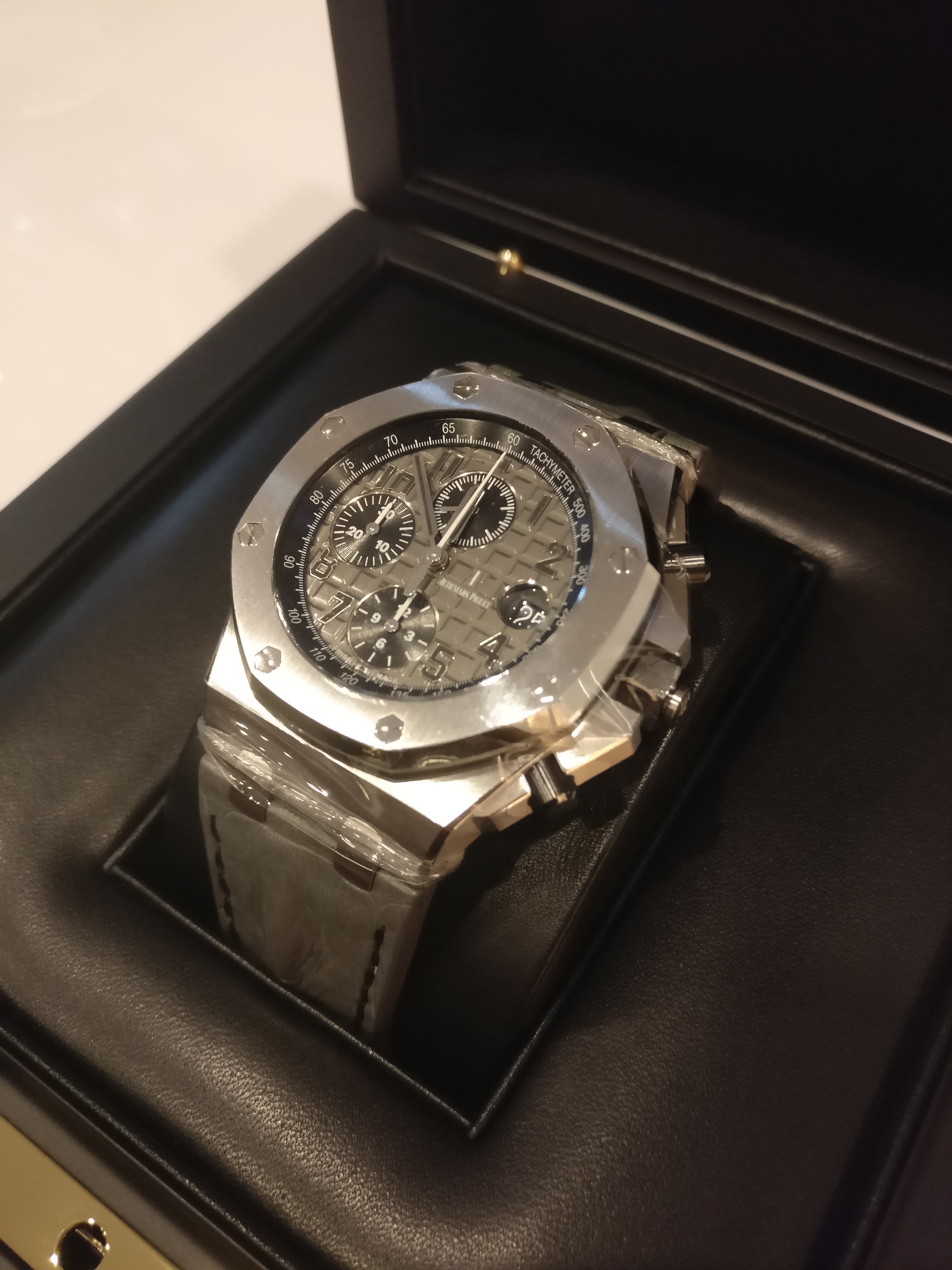 Audemars Piguet Royal Oak Offshore Chronograph 42 mm 26470ST.OO.A104CR.01