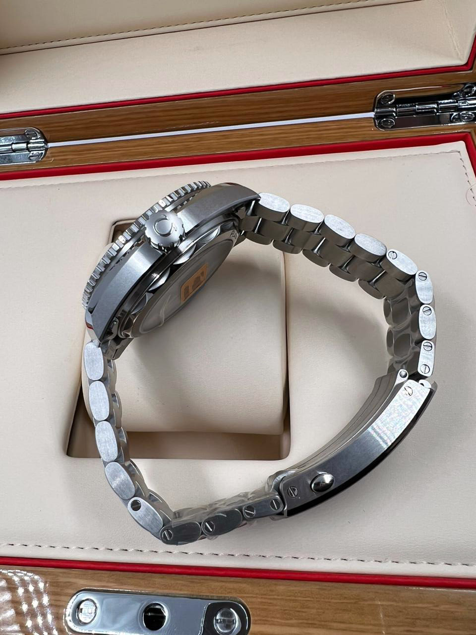 Omega Seamaster Planet Ocean 600m Co-Axial Master Chronometer 43.5 mm 215.30.44.21.01.002