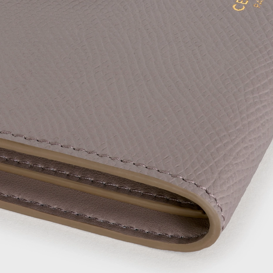Кошелек Celine Medium Strap Wallet In Bicolour Grained Calfskin Pebble/Mineral 10B643BRU