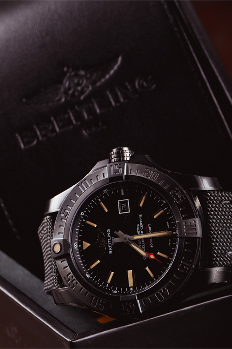 Breitling Avenger Blackbird 44 mm V1731110/BD74/109W/M20BASA
