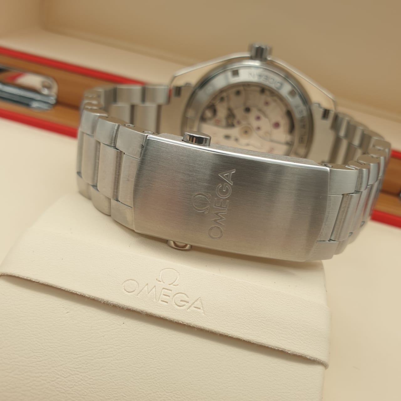 Omega Seamaster Planet Ocean 600M Omega Co-Axial 42 mm 232.30.42.21.01.001