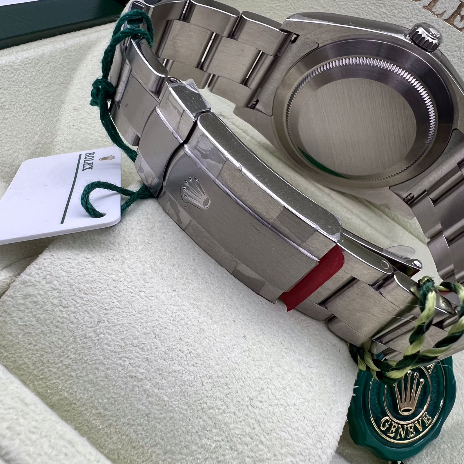 Rolex Oyster Perpetual 39 mm 114300
