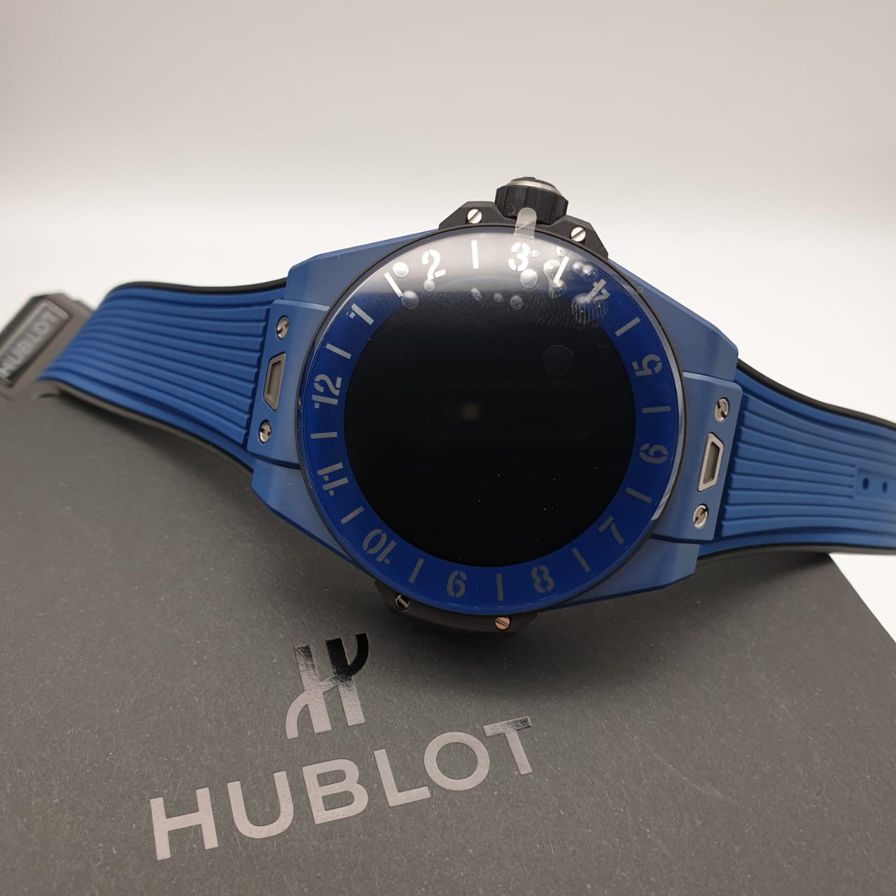Hublot Big Bang E UEFA Champions League™ 42 mm 440.EX.1100.RX.UCL20