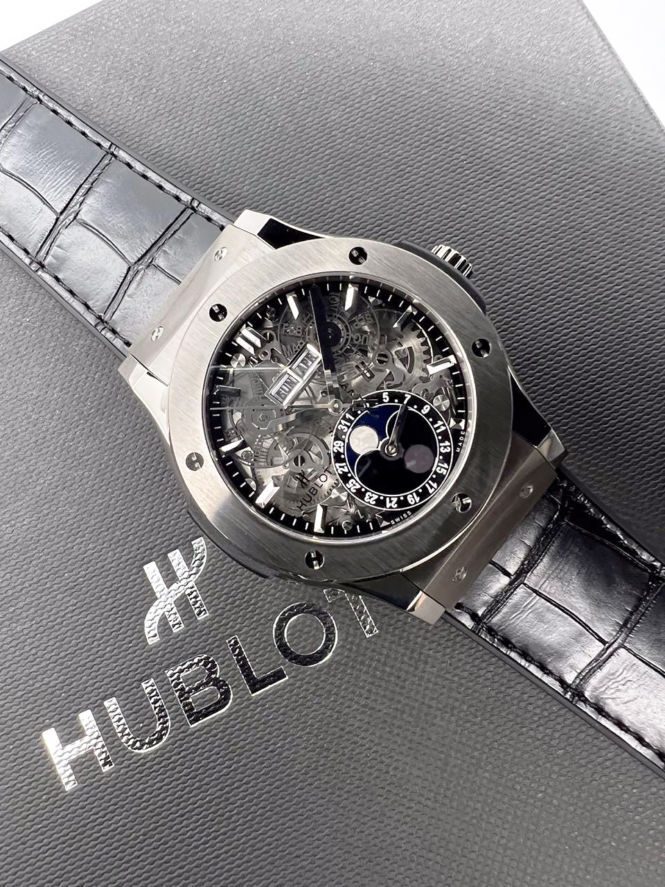 Hublot Classic Fusion Aerofusion Moonphase Titanium 45 mm 517.NX.0170.LR