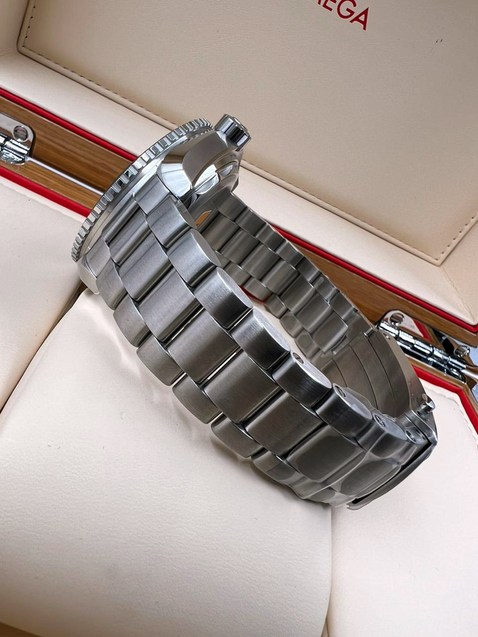 Omega Seamaster Planet Ocean 600m Co-Axial Master Chronometer 43.5 mm 215.30.44.21.01.002