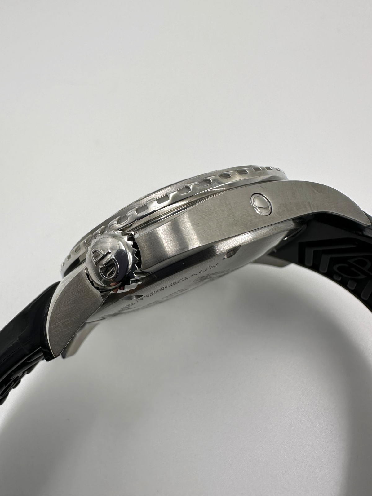 Girard-Perregaux Sea Hawk Pro 1000m Golden Gate YC 44 mm 49950-11-651-FK6A