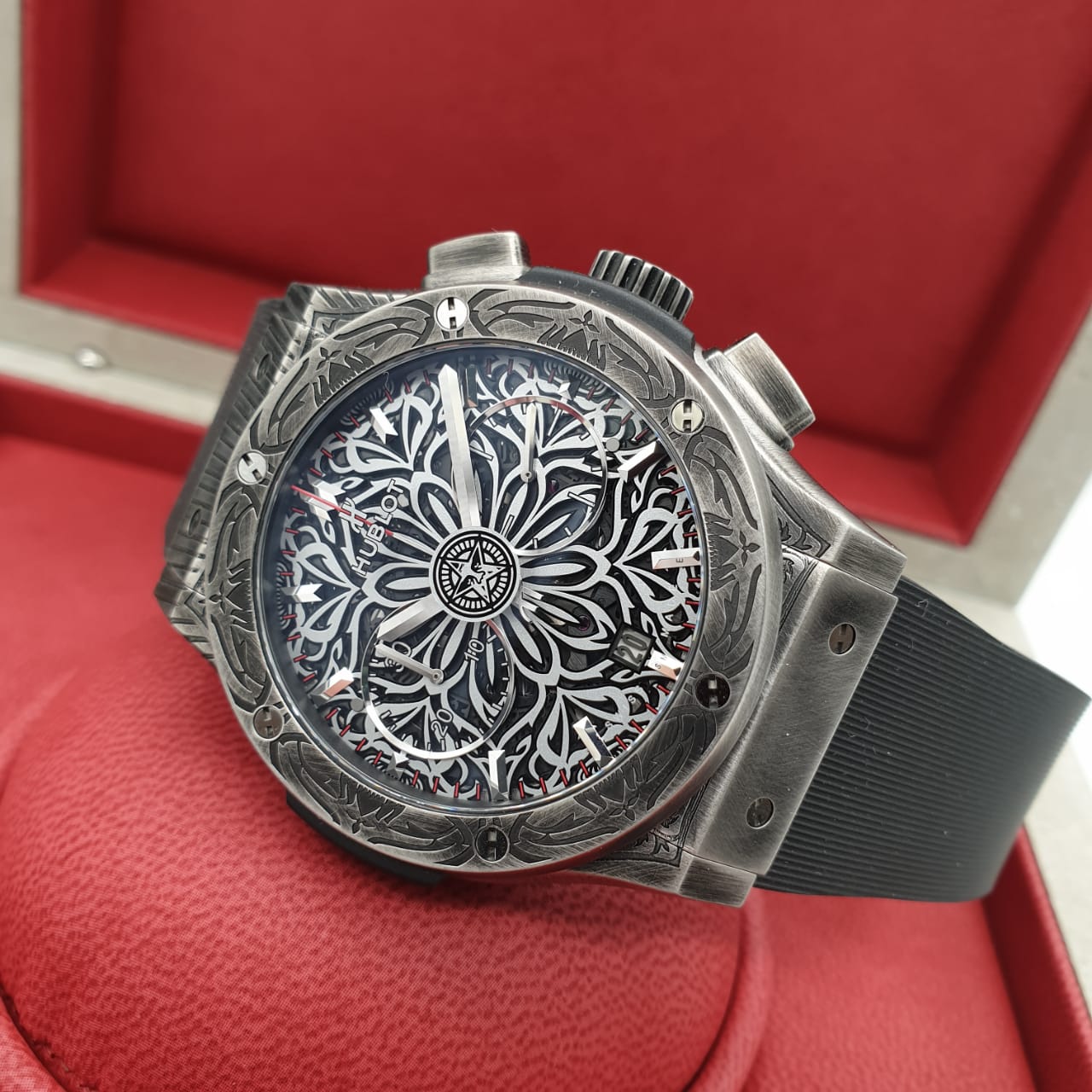 Hublot Classic Fusion Shepard Fairey 45 mm 525.NX.0137.RX.SHF21