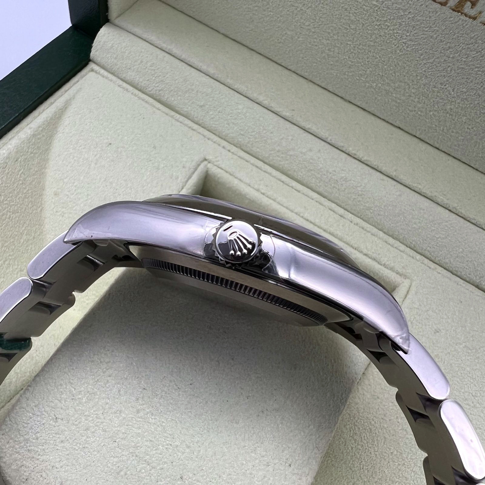 Rolex Oyster Perpetual 39 mm 114300
