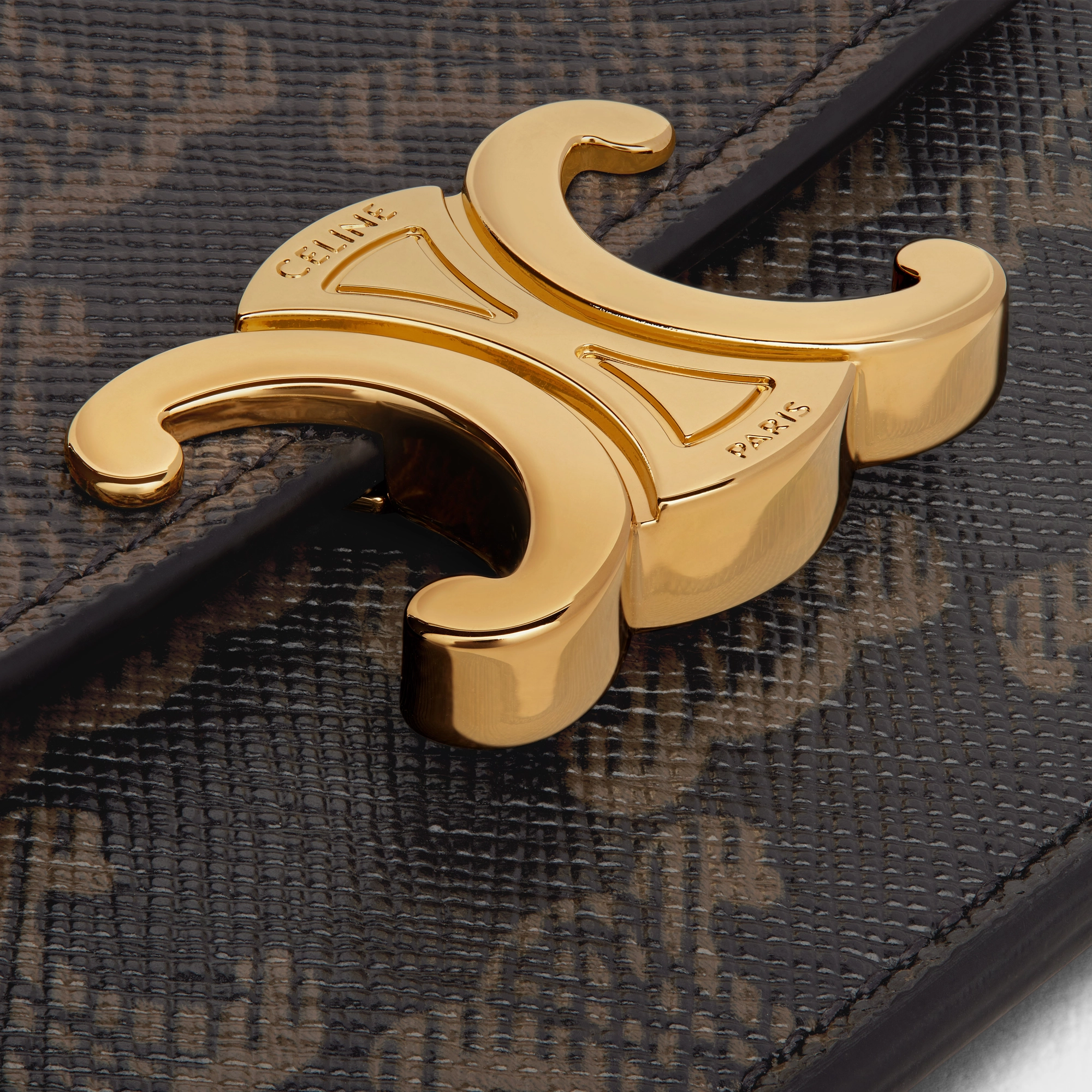 Кардхолдер Celine Card Holder With Flap Triomphe In Triomphe Canvas Tan 10I582CPJ.04LU