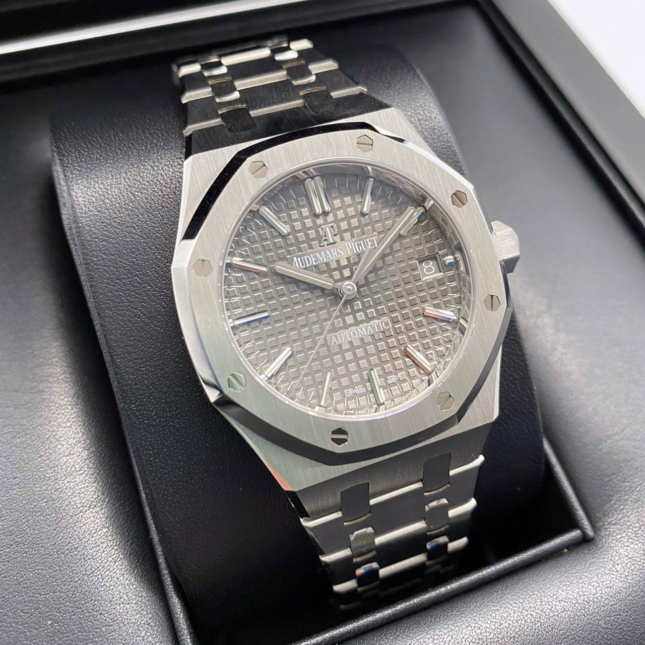 Audemars Piguet Royal Oak Selfwinding 37 mm 15450ST.OO.1256ST.02