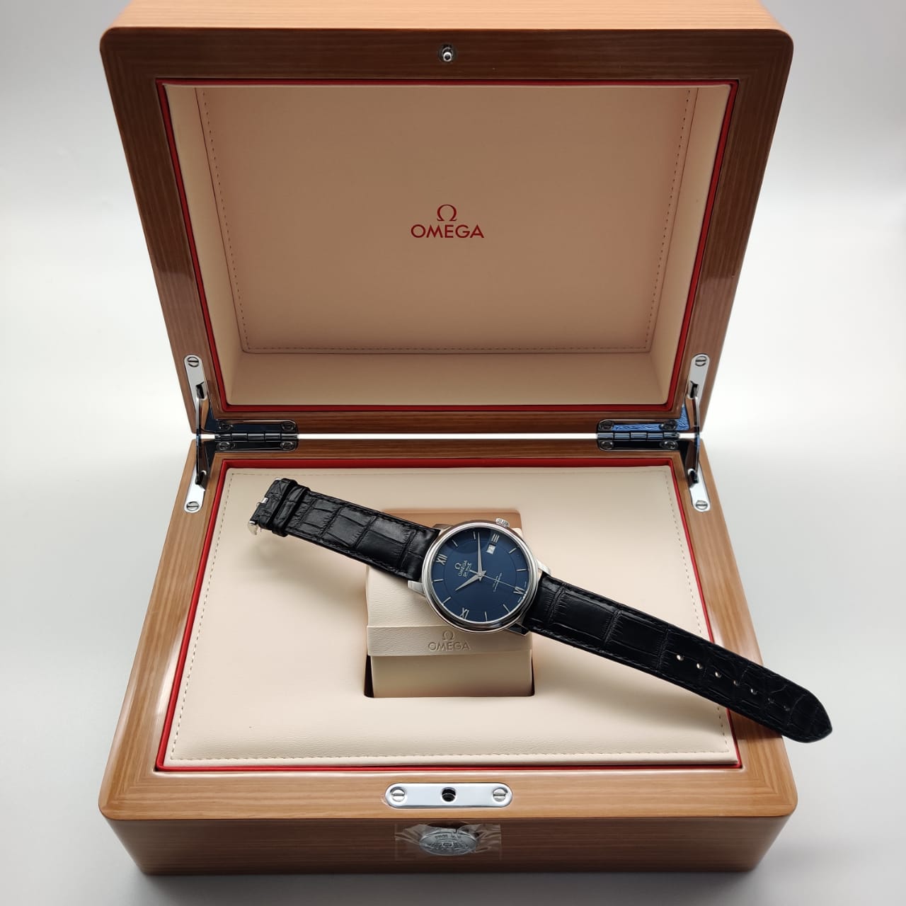Omega De Ville Prestige Co-Axial Chronometer 39.5 mm 424.13.40.20.03.001