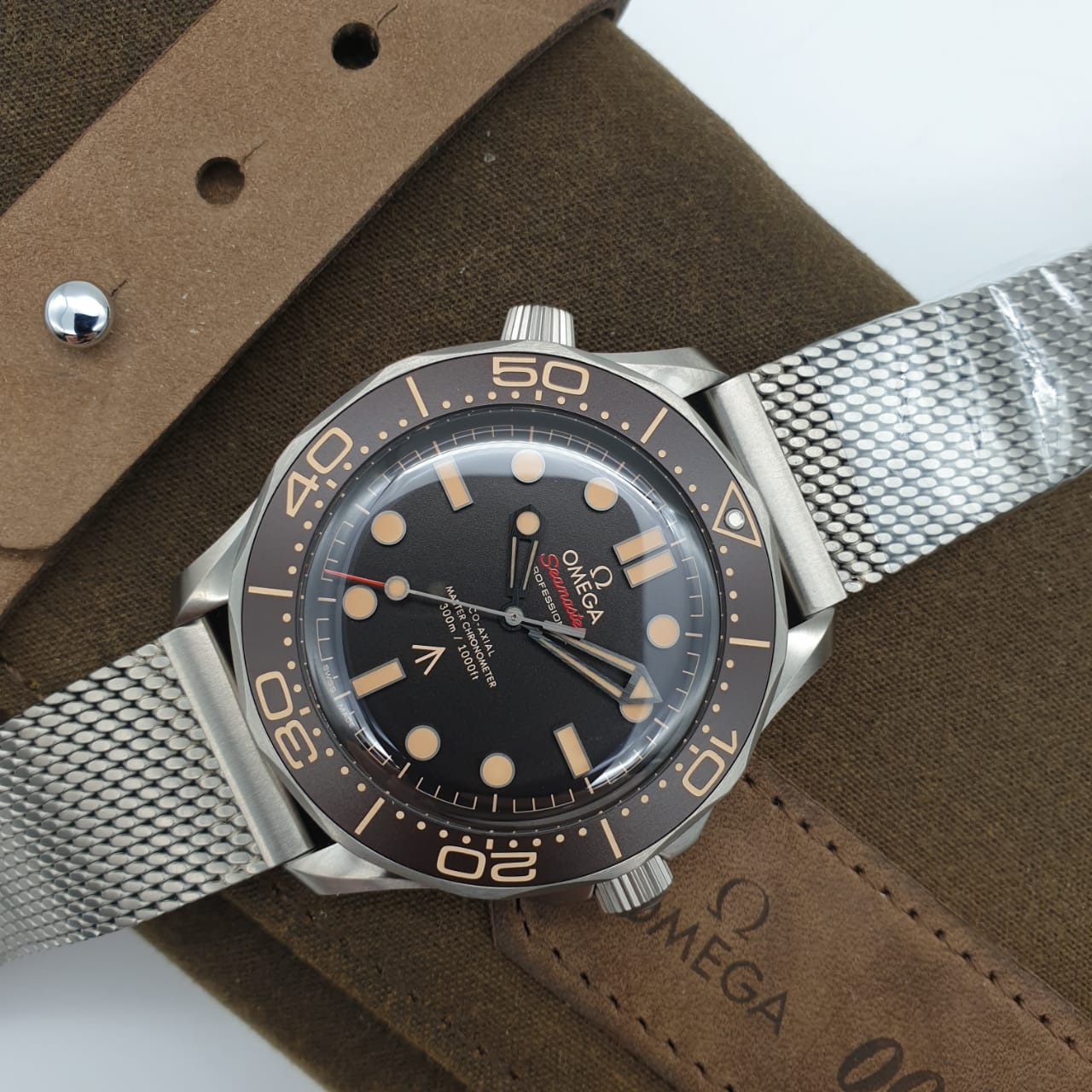 Omega Seamaster Diver 300m Omega Co-Axial Master Chronometer 007 Edition 42 mm 210.90.42.20.01.001