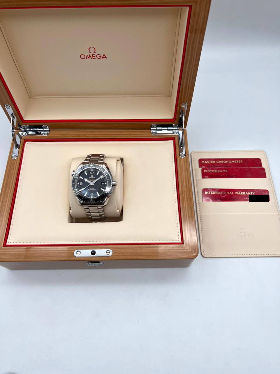 Omega Seamaster Planet Ocean 600m Co-Axial Master Chronometer 43.5 mm 215.30.44.21.01.001