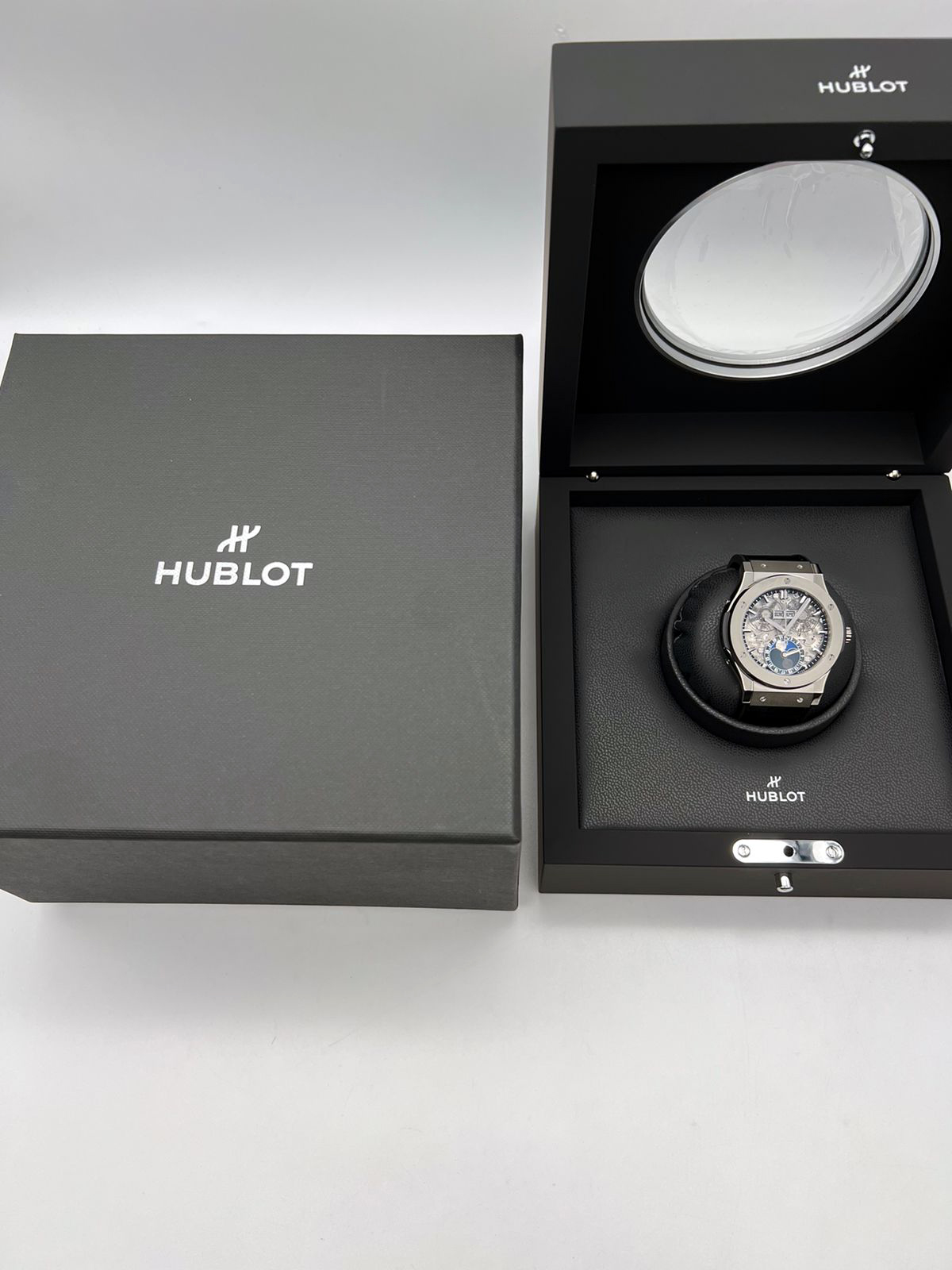 Hublot Classic Fusion Aerofusion Moonphase Titanium 45 mm 517.NX.0170.LR