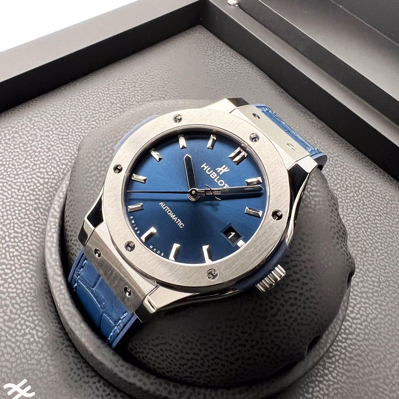 Hublot Classic Fusion Titanium Blue 38 mm 565.NX.7170.LR