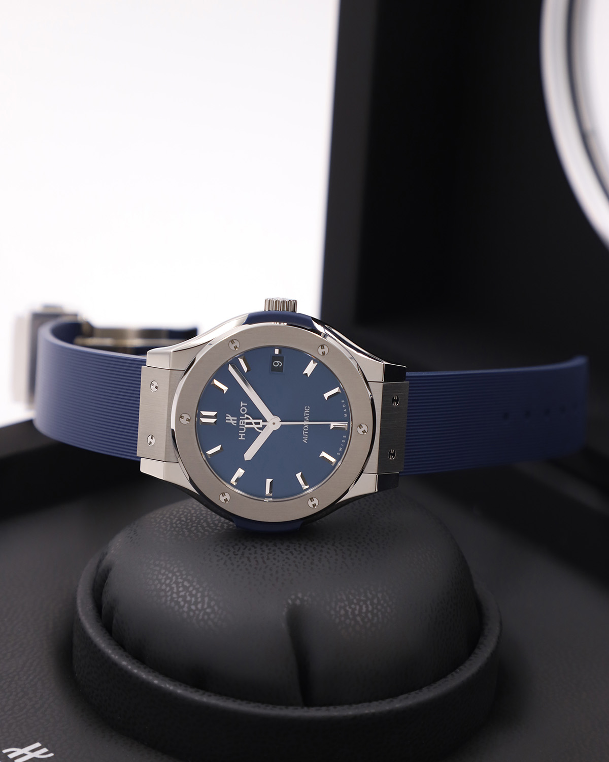 Hublot Classic Fusion Titanium Blue 38 mm 565.NX.7170.RX
