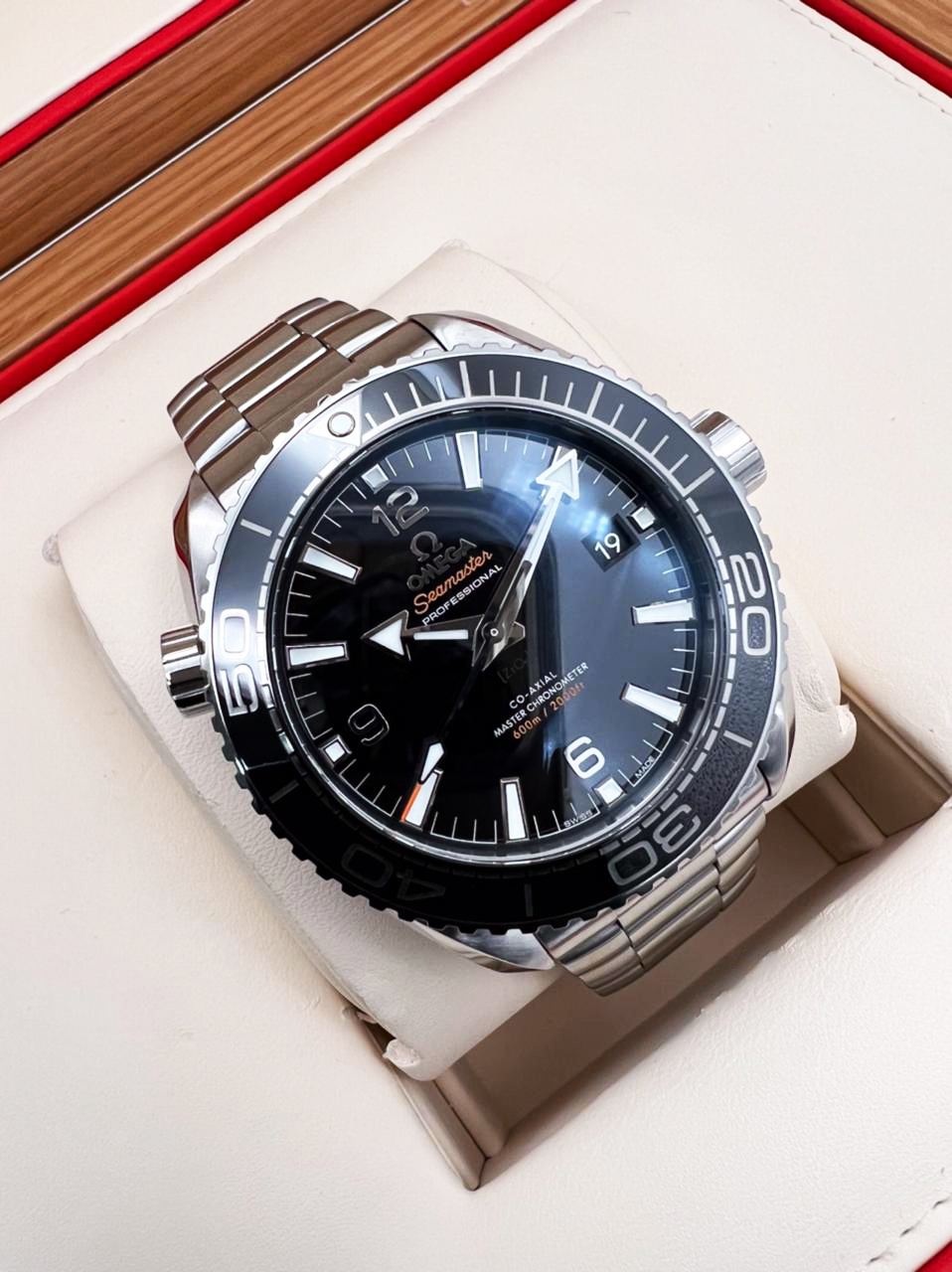 Omega Seamaster Planet Ocean 600m Co-Axial Master Chronometer 43.5 mm 215.30.44.21.01.001