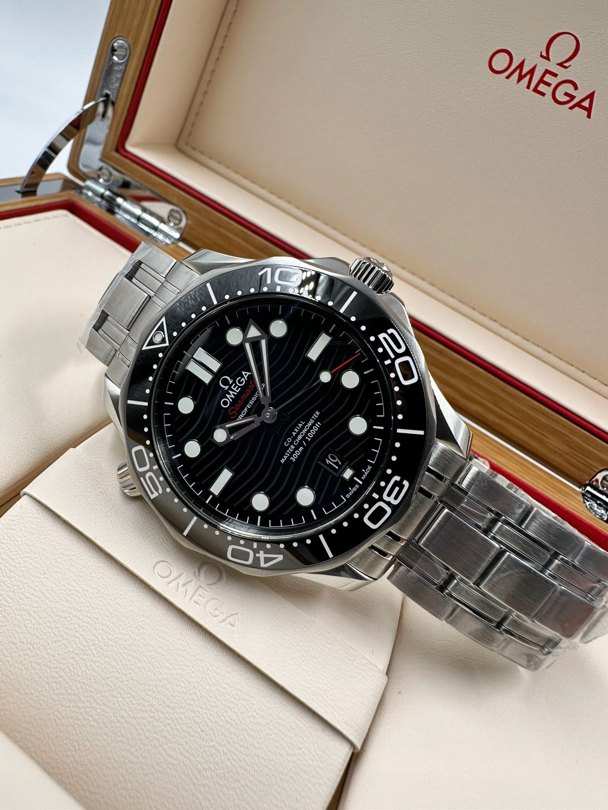 Omega Seamaster Diver 300M Co-Axial Master Chronometer 42 mm 210.30.42.20.01.001