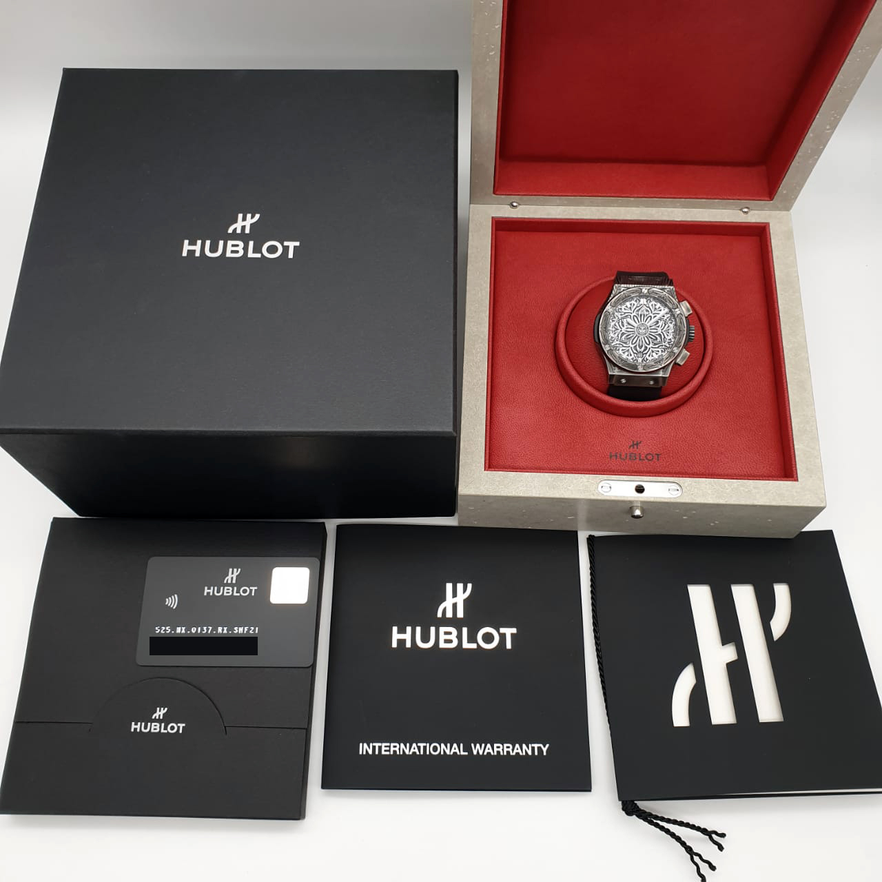 Hublot Classic Fusion Shepard Fairey 45 mm 525.NX.0137.RX.SHF21
