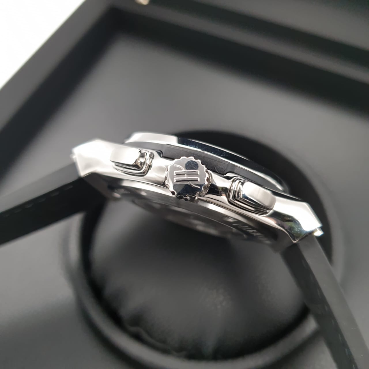 Hublot Classic Fusion Chronograph Titanium Racing Grey 42 mm 541.NX.7070.LR