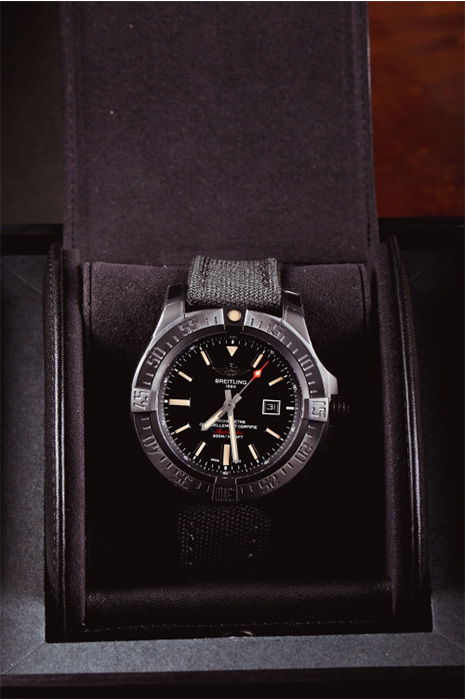 Breitling Avenger Blackbird 44 mm V1731110/BD74/109W/M20BASA