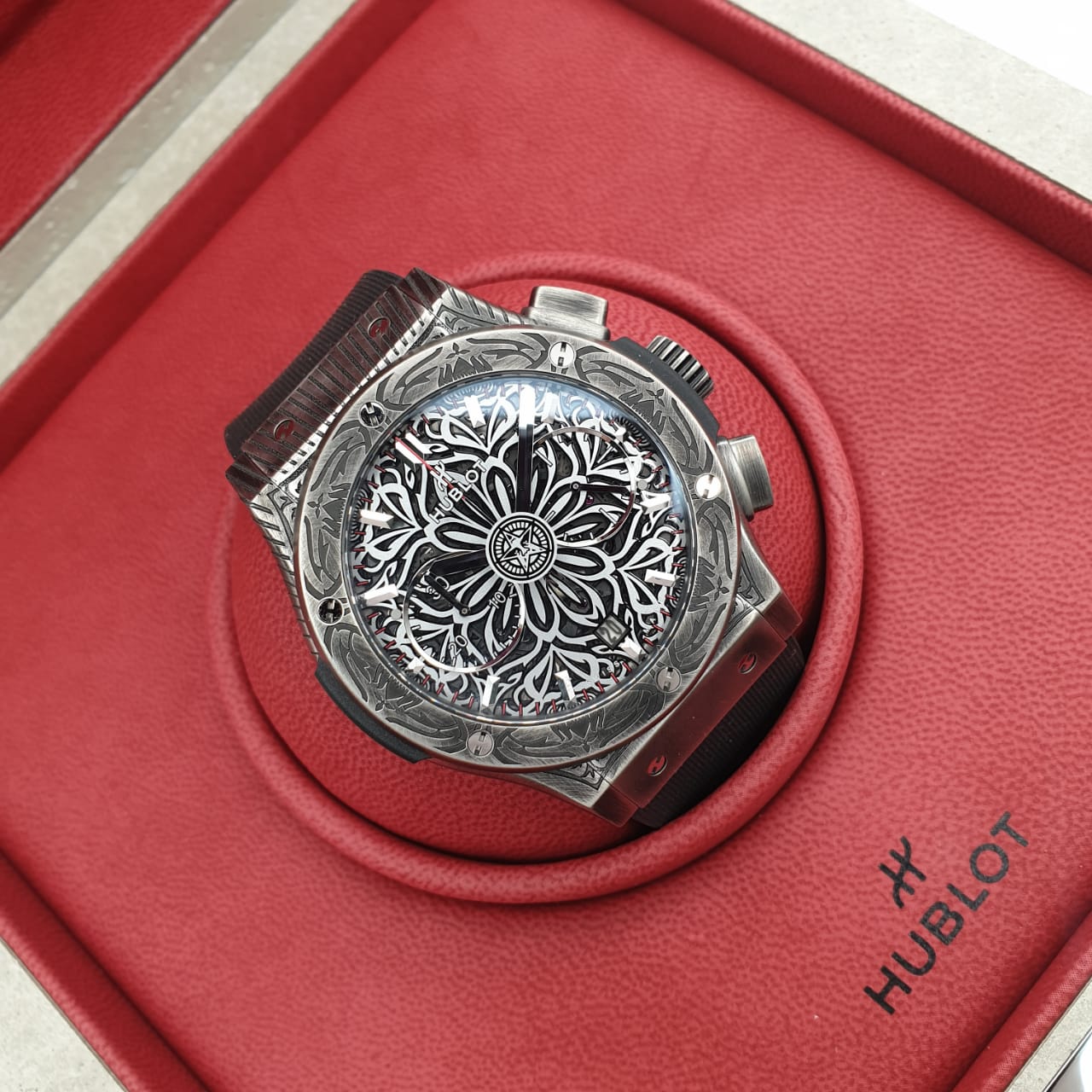 Hublot Classic Fusion Shepard Fairey 45 mm 525.NX.0137.RX.SHF21