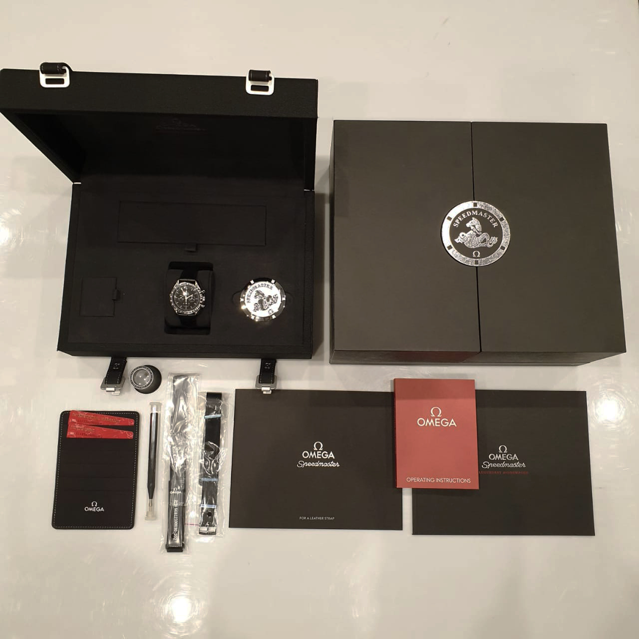 Omega Speedmaster Moonwatch Professional Chronograph 42 mm 311.33.42.30.01.001