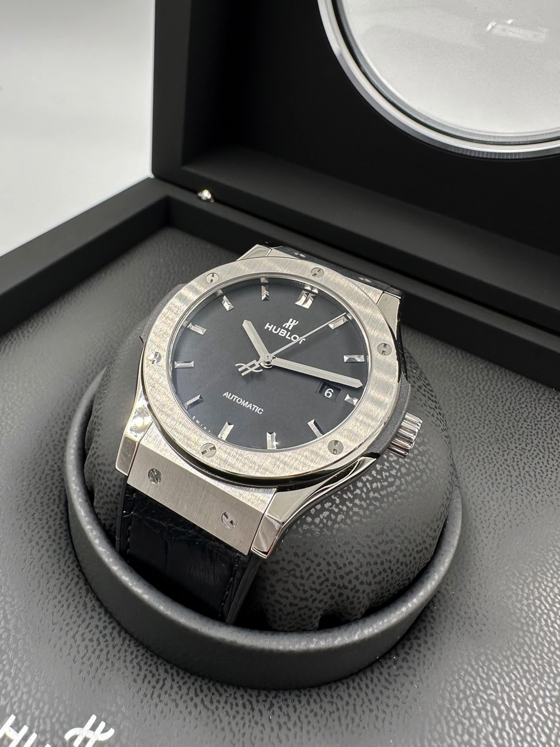 Hublot Classic Fusion Titanium 42 mm 542.NX.1171.LR