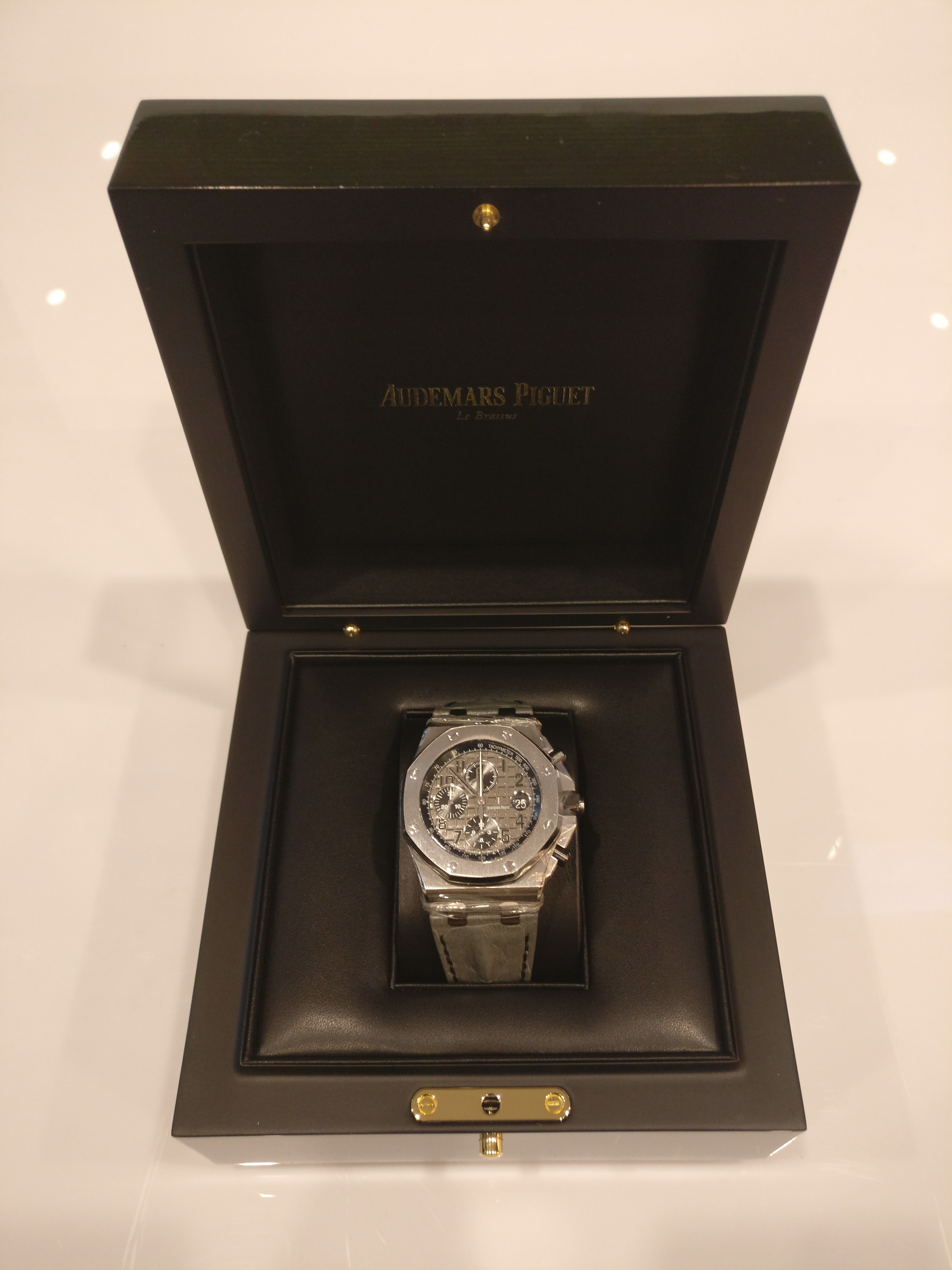 Audemars Piguet Royal Oak Offshore Chronograph 42 mm 26470ST.OO.A104CR.01