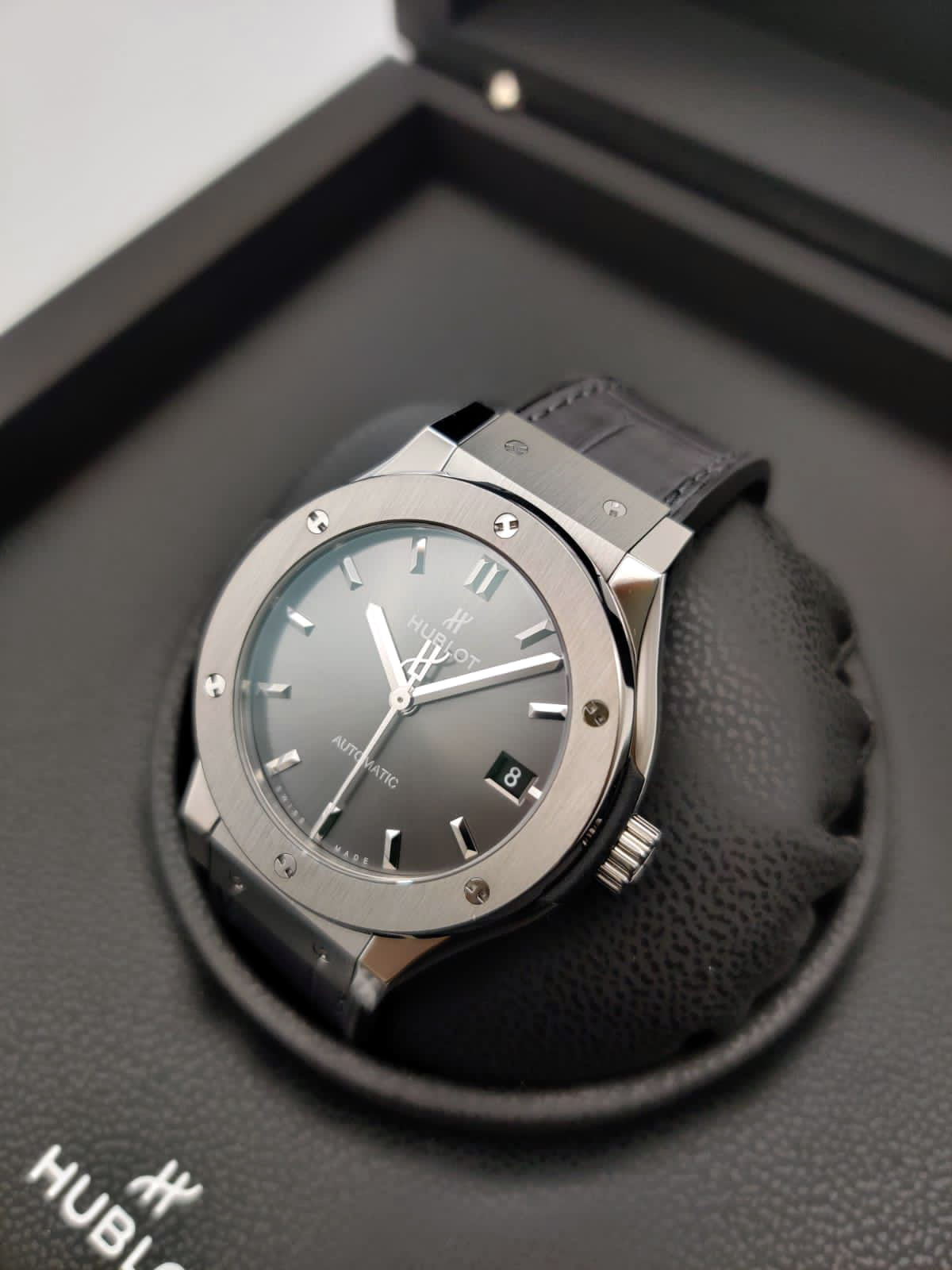Hublot Classic Fusion Titanium Racing Grey 38 mm 565.NX.7071.LR