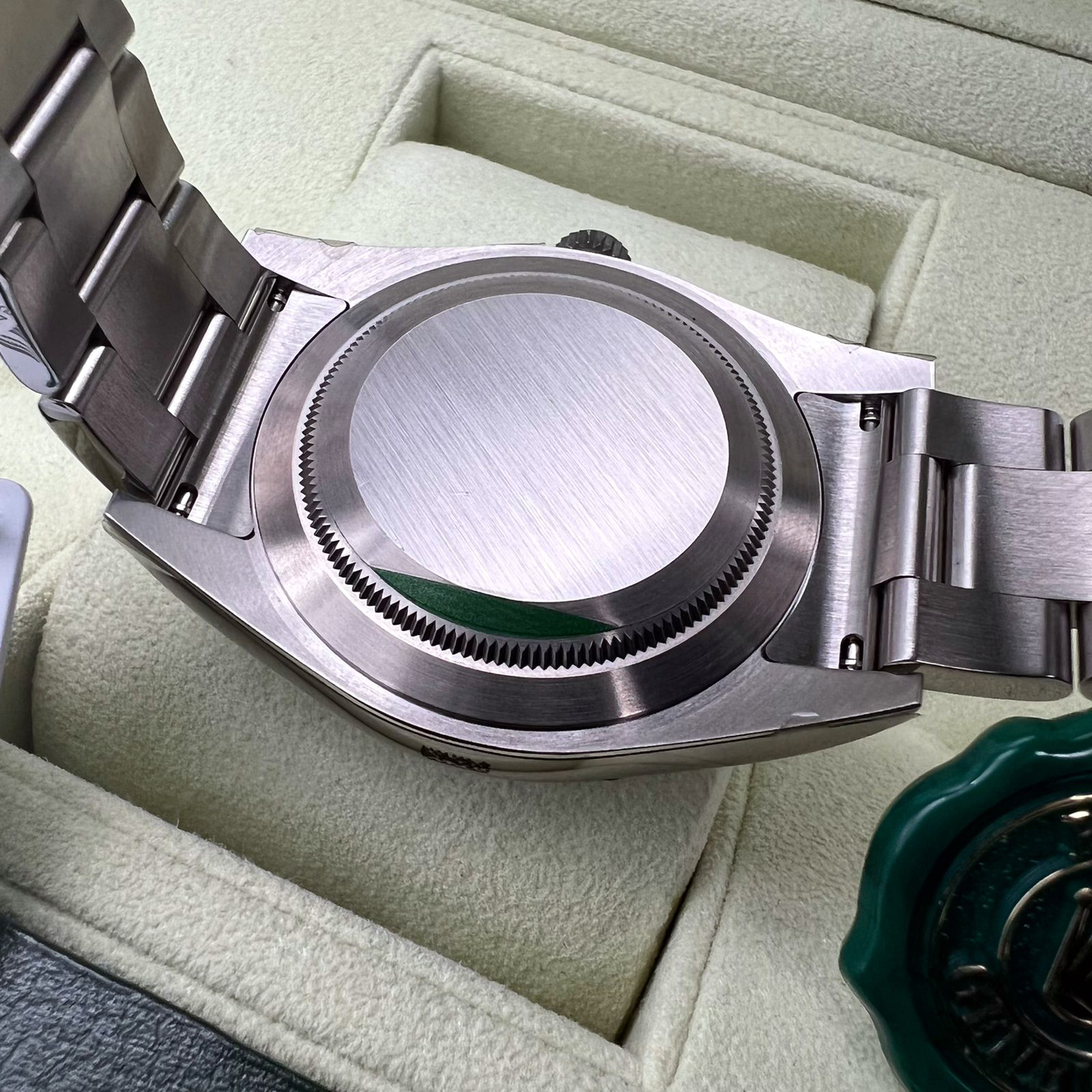 Rolex Oyster Perpetual 39 mm 114300