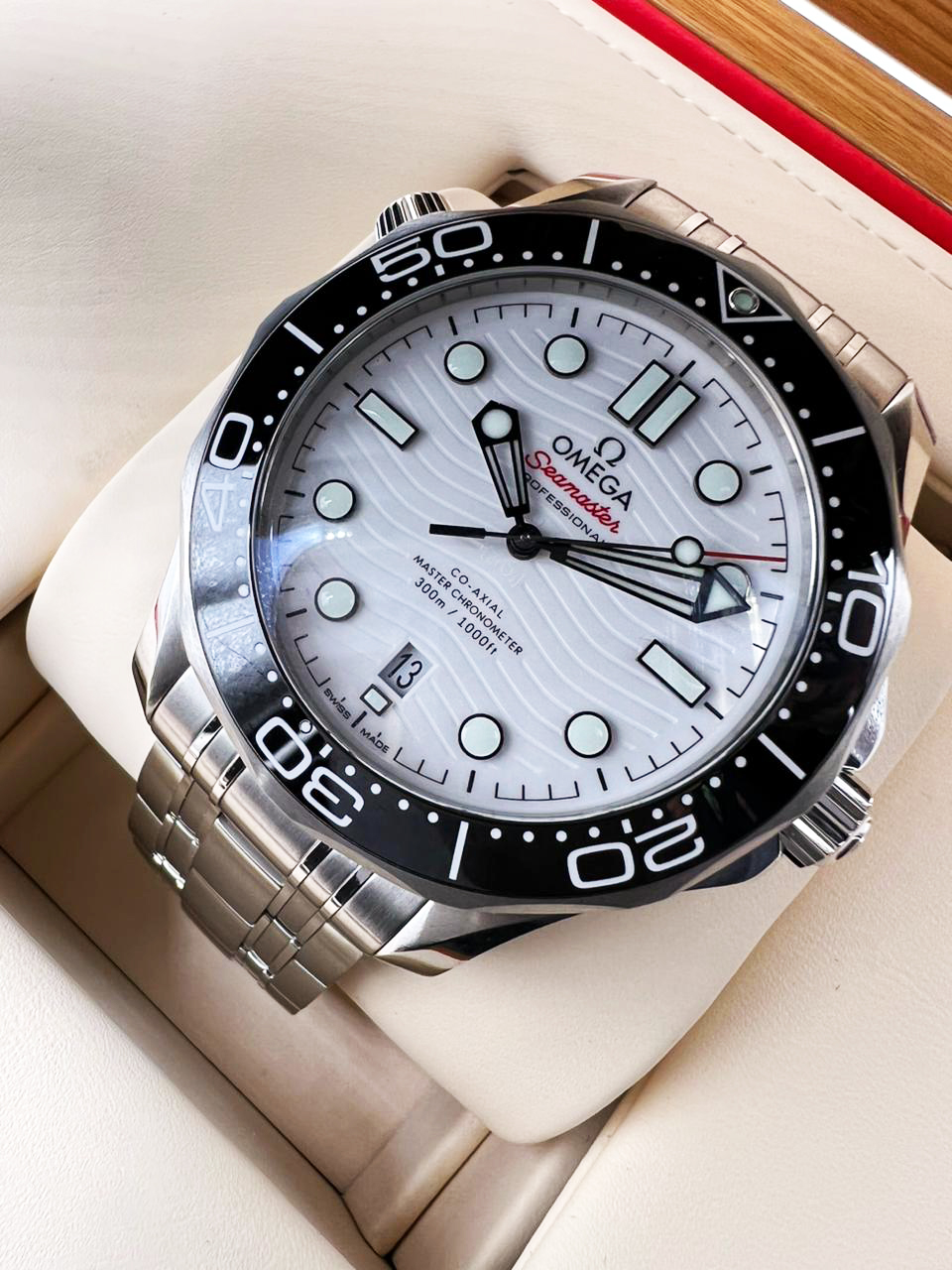 Omega Seamaster Diver 300M Co-Axial Master Chronometer 42 mm 210.30.42.20.04.001