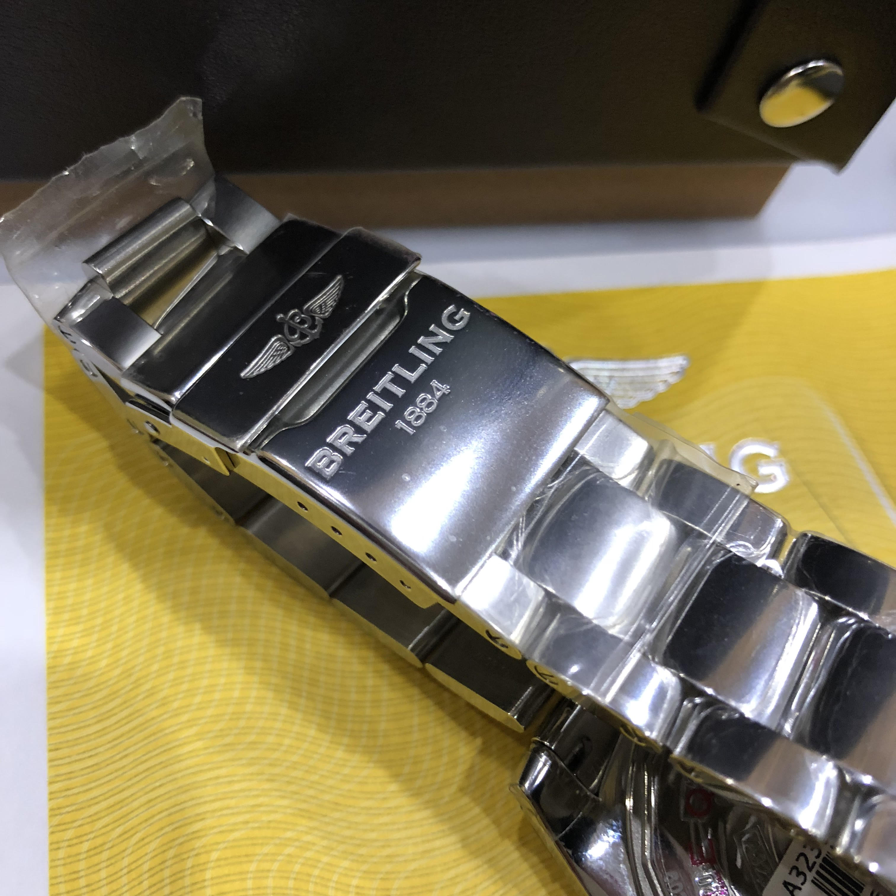 Breitling Avenger II GMT 43 mm  A3239011/BC35/170A
