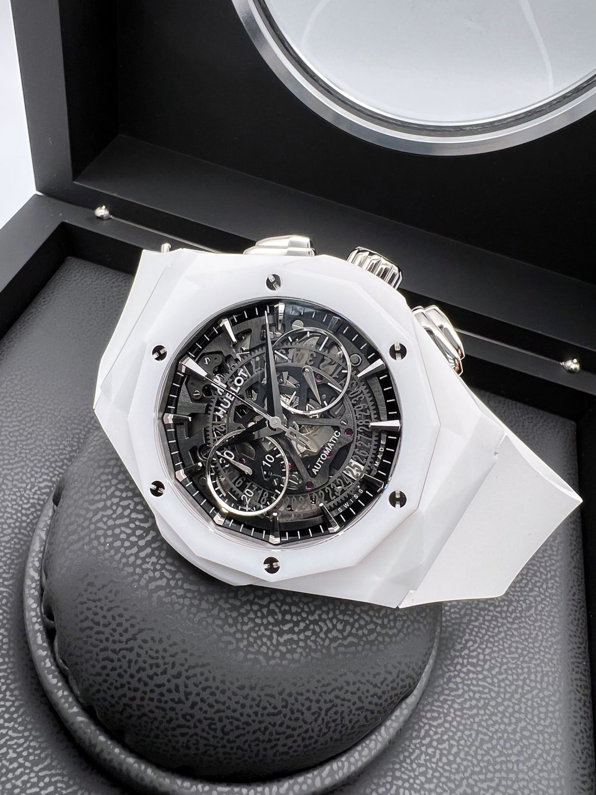 Hublot Classic Fusion Aerofusion Chronograph Orlinski White Ceramic 45 mm 525.HI.0170.RW.ORL21