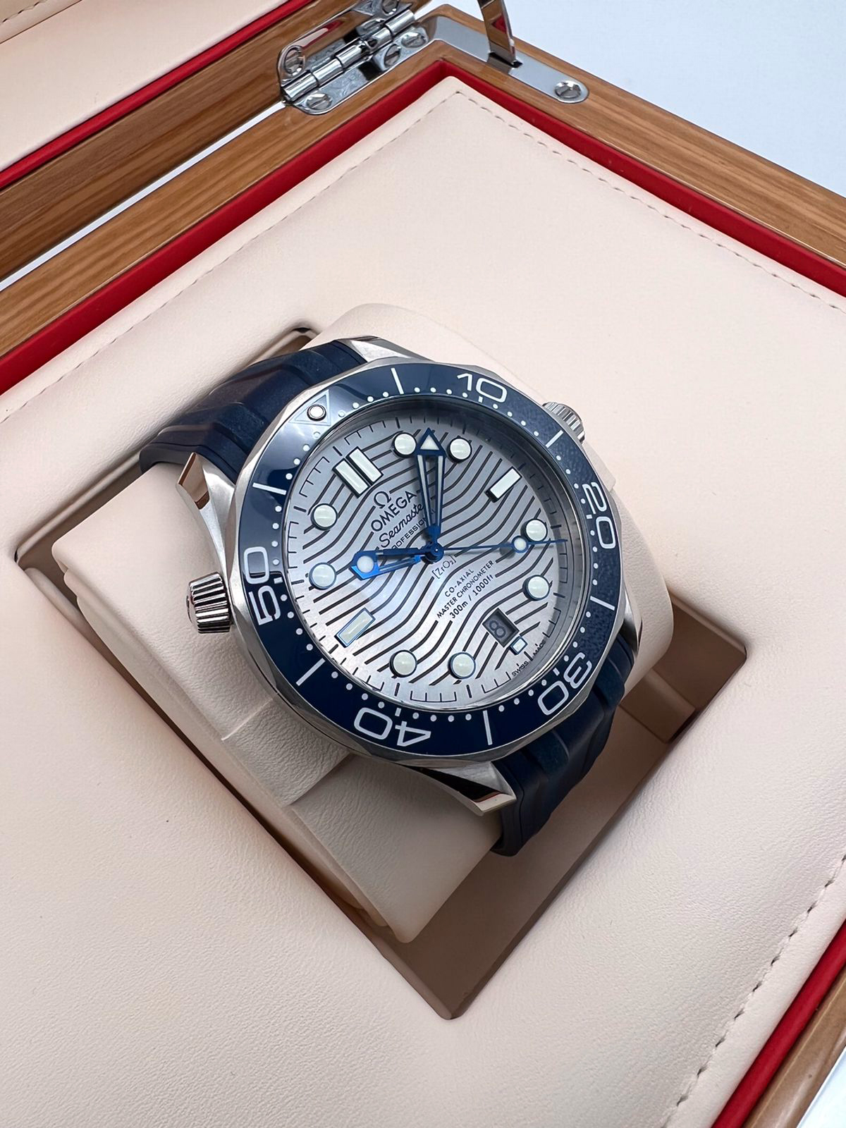 Omega Seamaster Diver 300M Co-Axial Master Chronometer 42 mm 210.32.42.20.06.001