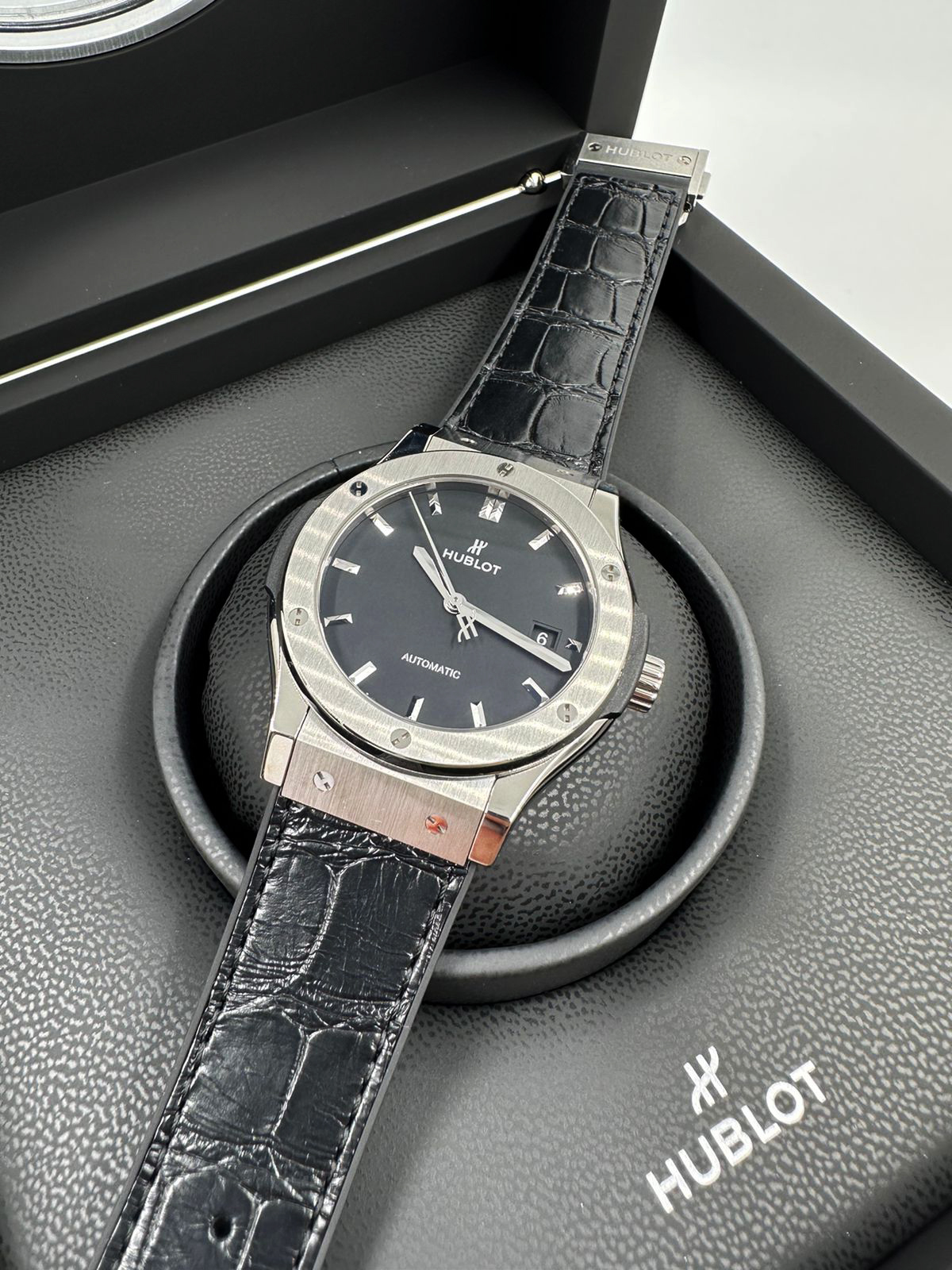 Hublot Classic Fusion Titanium 42 mm 542.NX.1171.LR