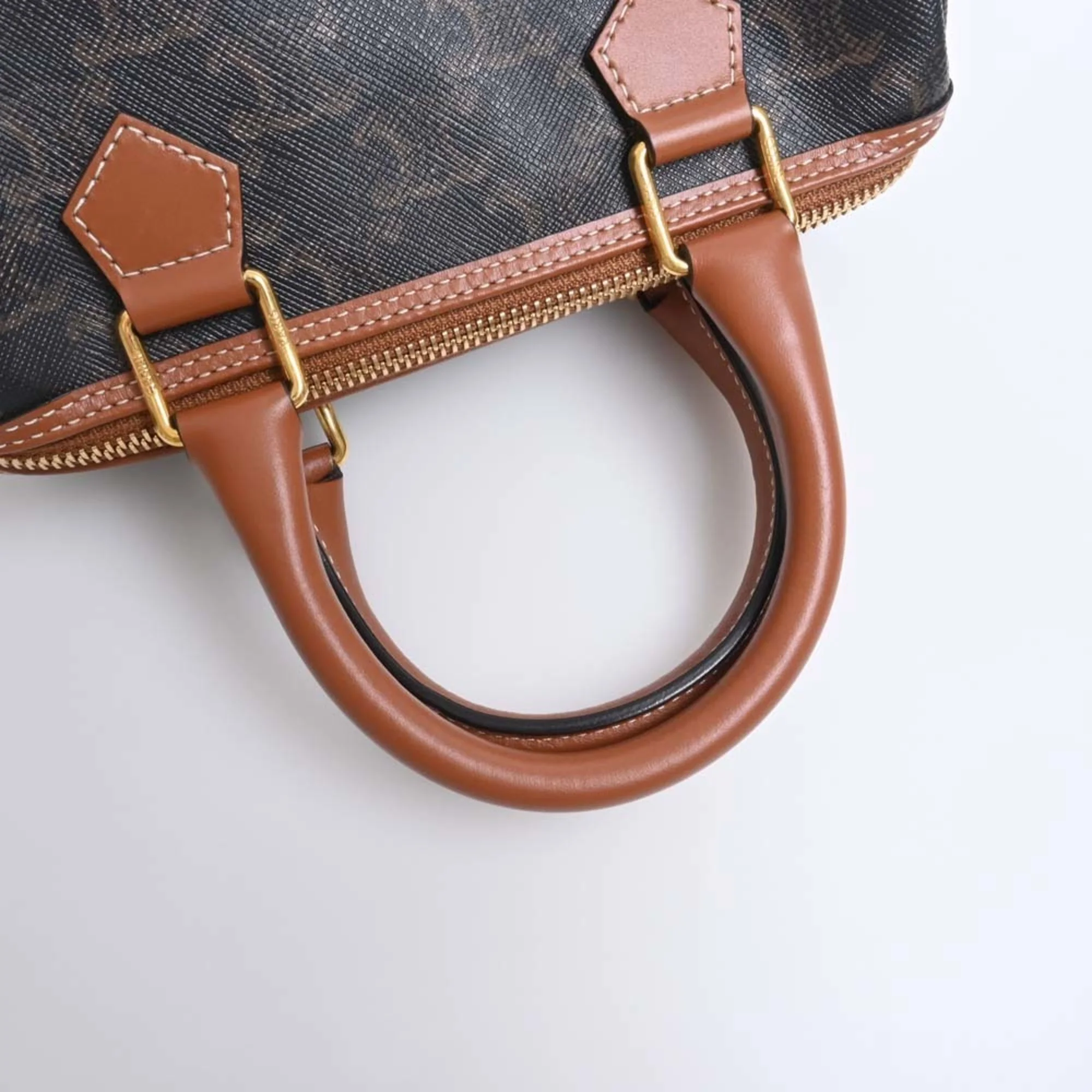 Сумка Celine Leather Triomphe Small Boston Bag Shoulder 197582CAS Brown