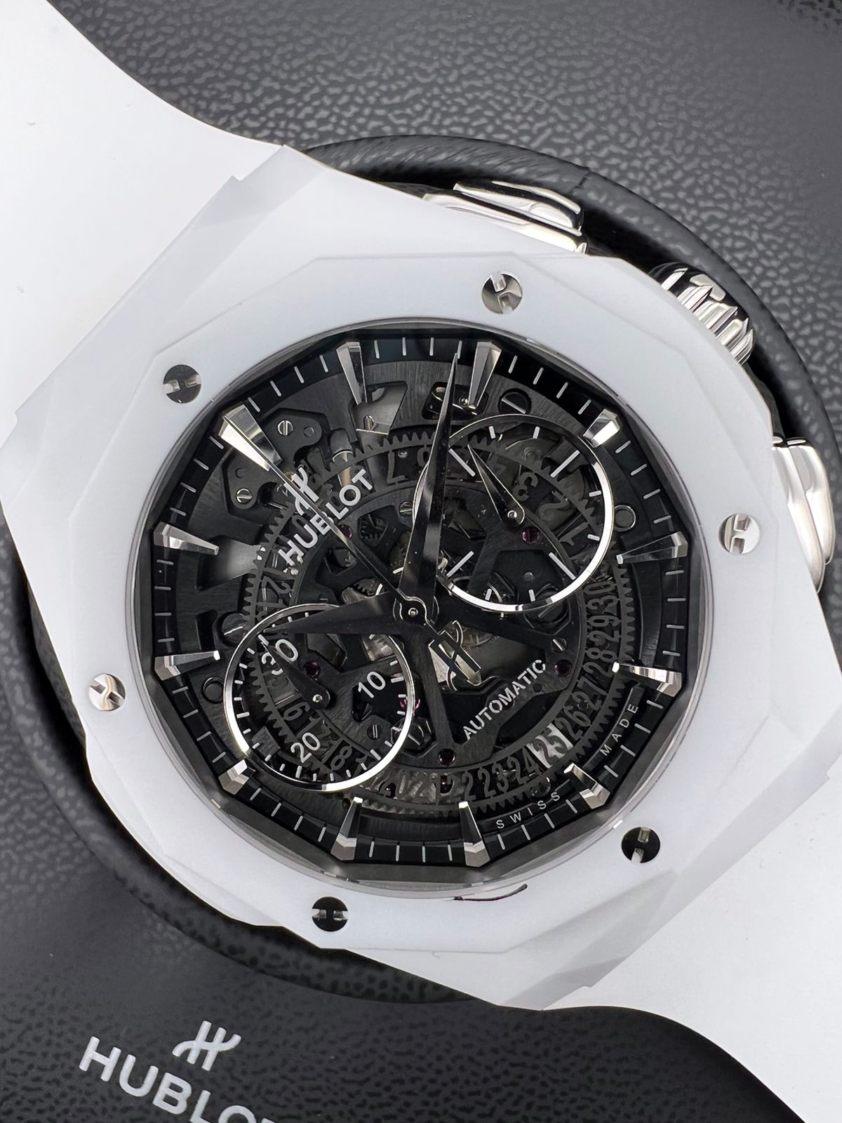 Hublot Classic Fusion Aerofusion Chronograph Orlinski White Ceramic 45 mm 525.HI.0170.RW.ORL21