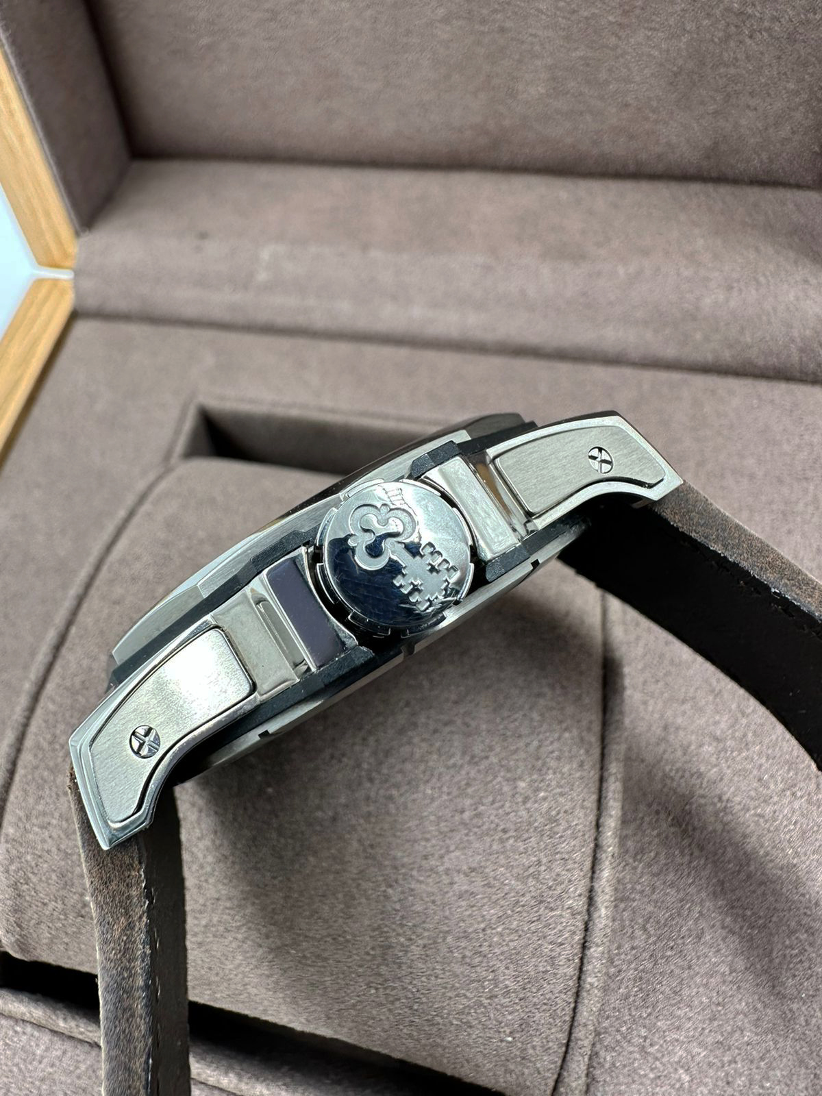 Corum Admiral AC-One 45 mm Squelette A082/03211-082.402.04/0F62 WO01