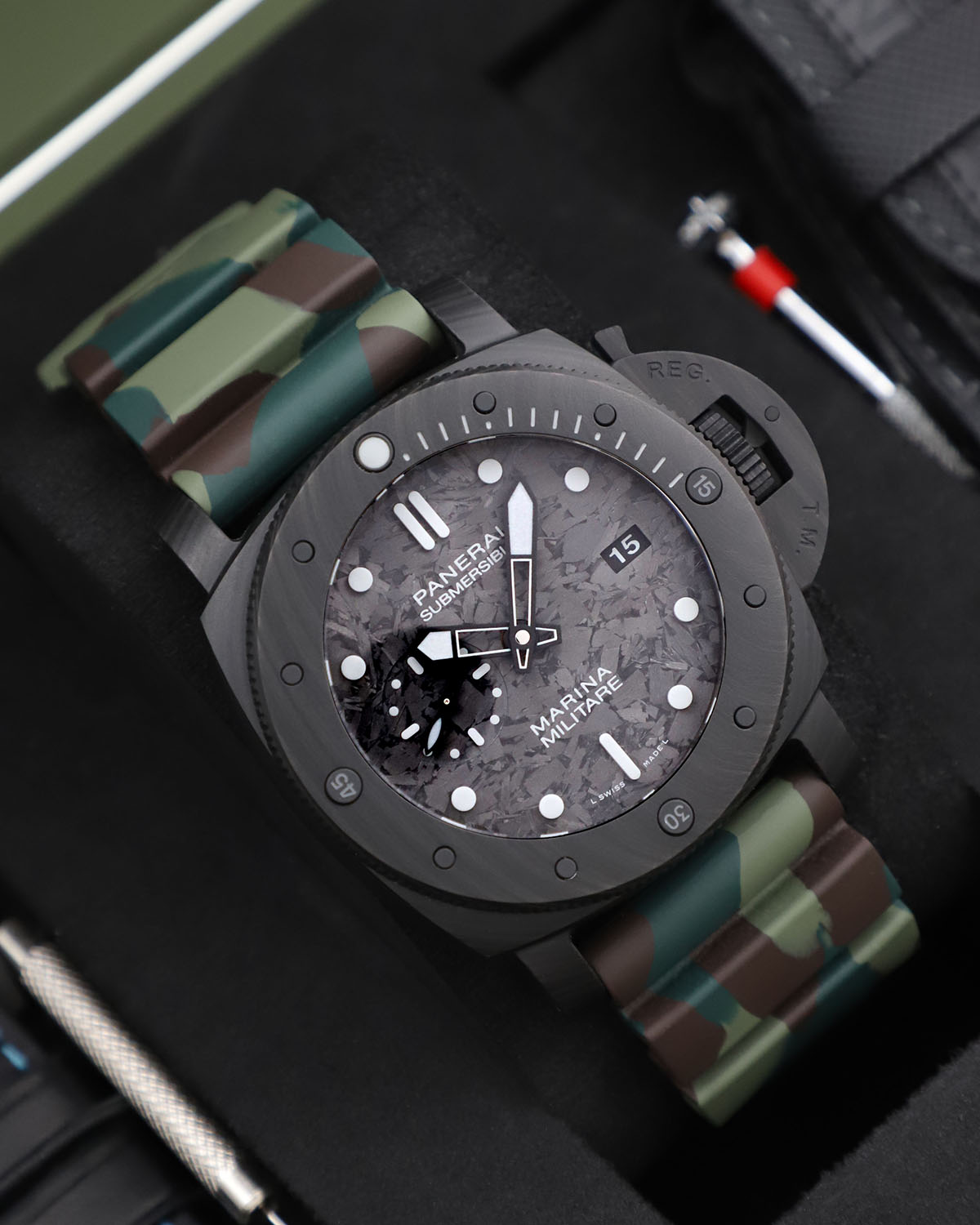 Panerai Submersible Marina Militare Carbontech 47 mm PAM00979