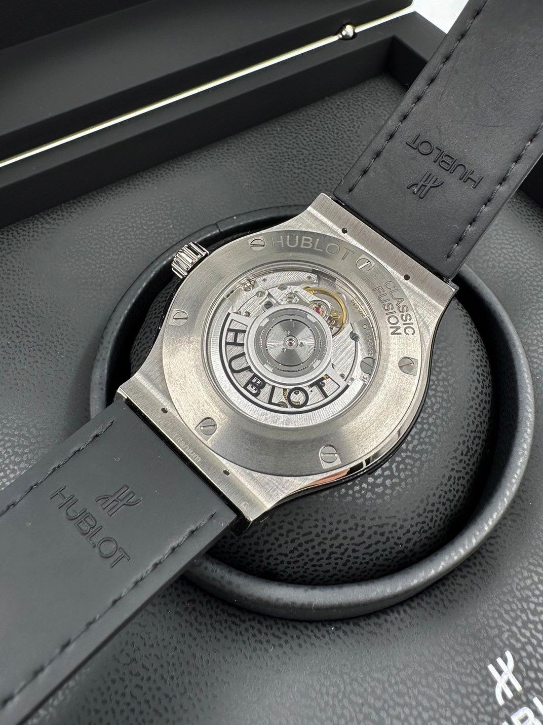 Hublot Classic Fusion Titanium 42 mm 542.NX.1171.LR