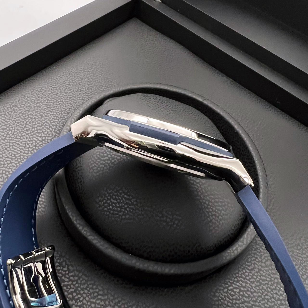 Hublot Classic Fusion Titanium Blue 38 mm 565.NX.7170.LR