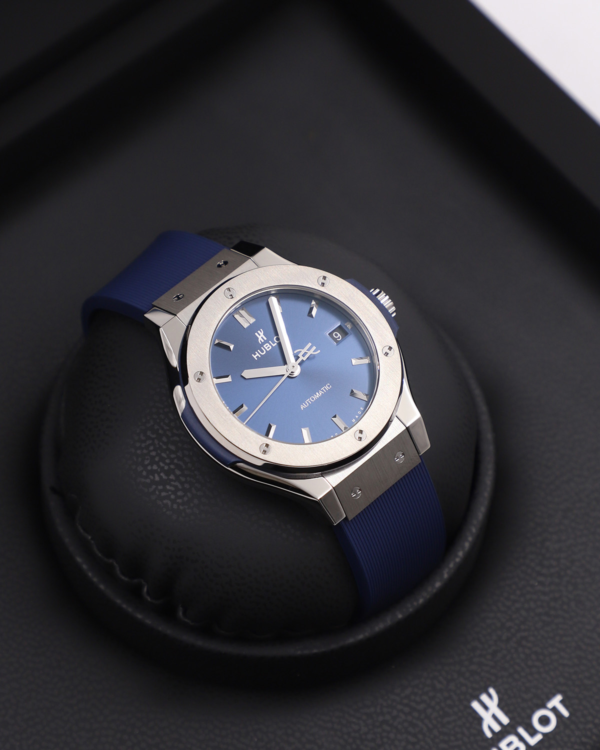 Hublot Classic Fusion Titanium Blue 38 mm 565.NX.7170.RX