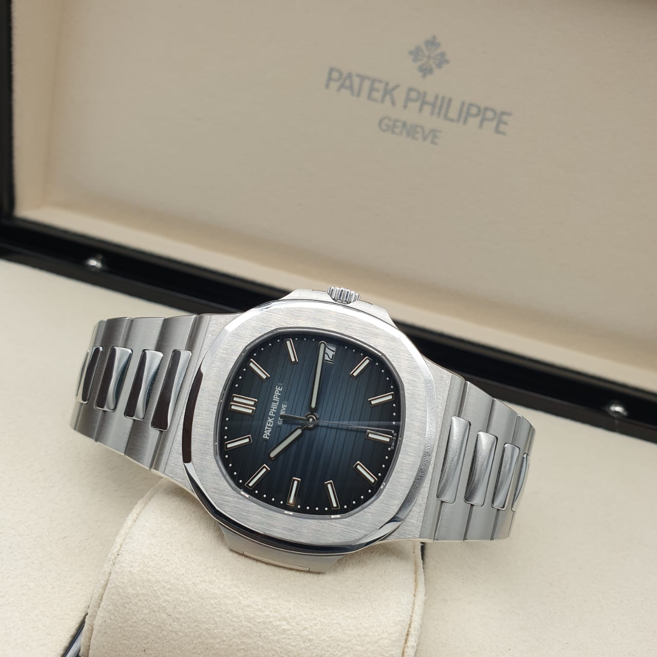 Patek Philippe Nautilus 40 mm 5711/1A-010