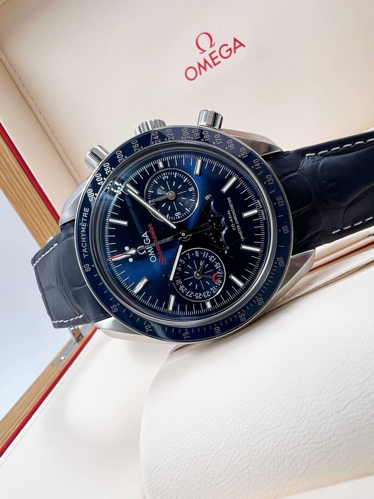 Omega Speedmaster Two Counters Co-Axial Chronometer Moonphase Chronograph 44.25 mm 304.33.44.52.03.001