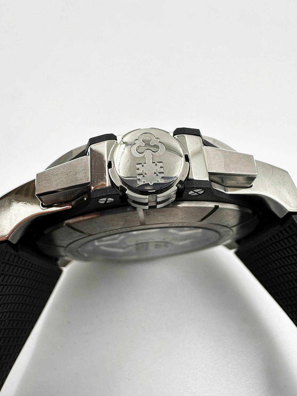 Corum Admiral AC-One Chronograph 45 mm A132/03876